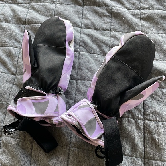 Mitten - Picture 2 of 3